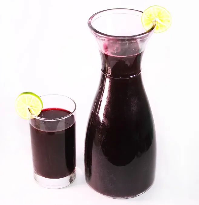 UNA JARRA DE CHICHA MORADA